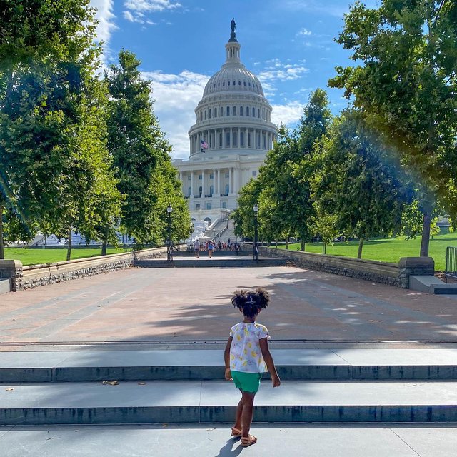 @thewanderlustmomma - Little girl by US Capitol Building