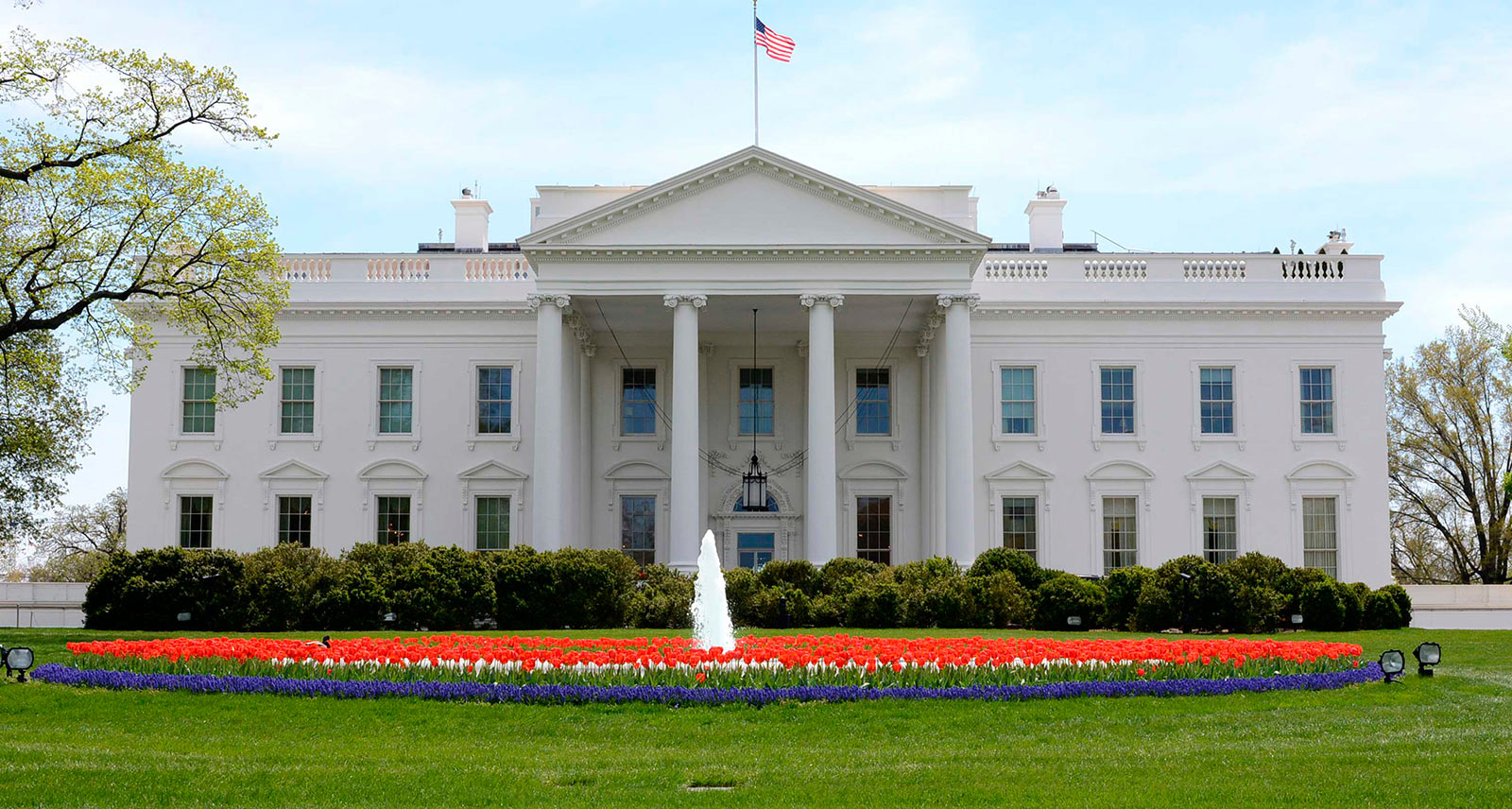 The White House - North Lawn and Entrance - Washington, DC