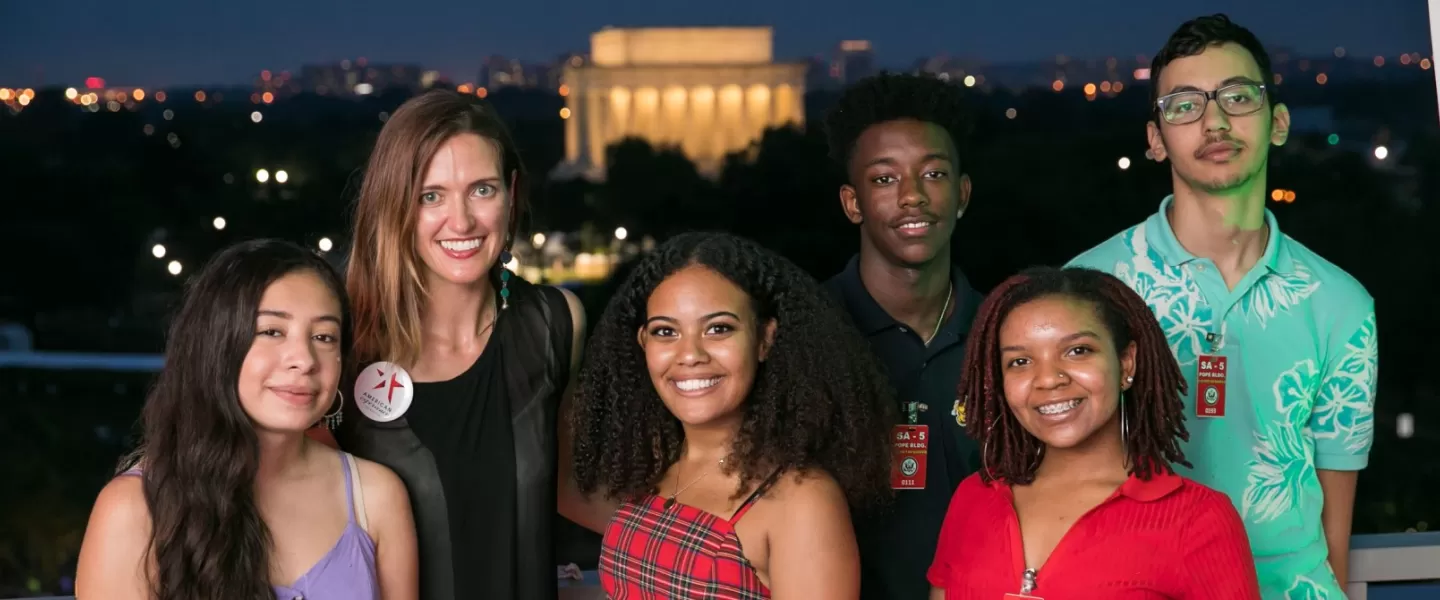 Interns stand in front of the Lincoln Memorial - Credit Jason Dixon